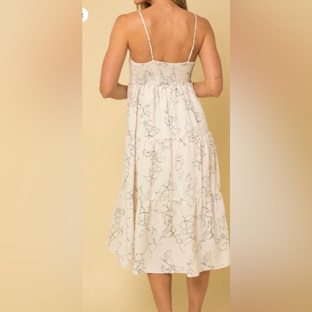 Gilli White and Black Floral Maxi Dress - Picture 6 of 9